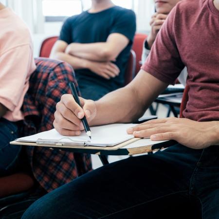 Imagen El Ayuntamiento de Majadahonda y CEU San Pablo convocan 4 becas universitarias para atraer al joven talento académico 